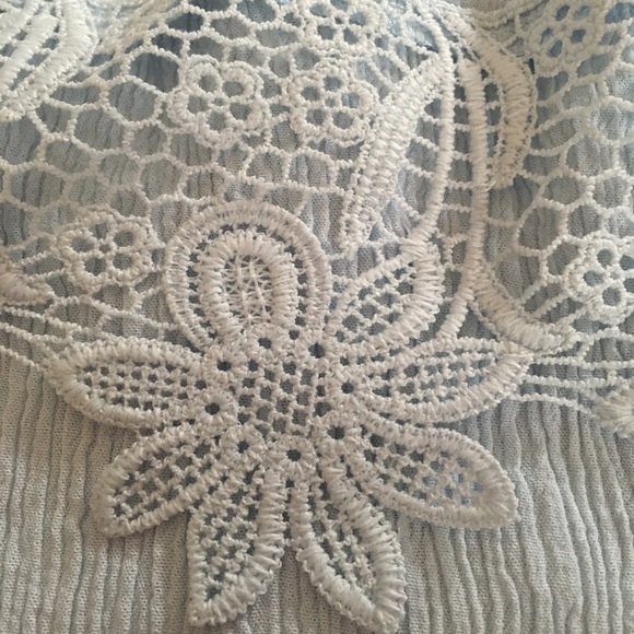 *SOLD* Forever 21 Lacy Off-the-Shoulder Top - Picture 4 of 6